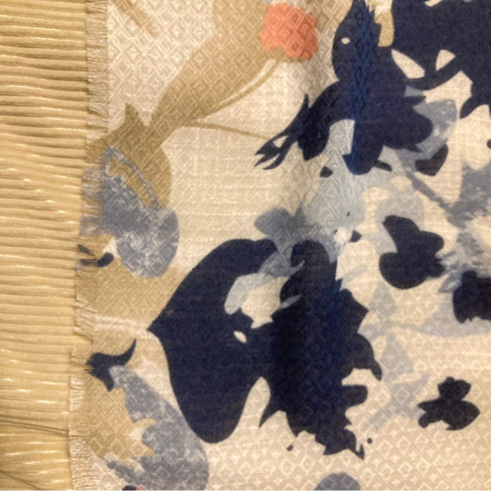 Floral Patterned scarf - Picture 2 of 4